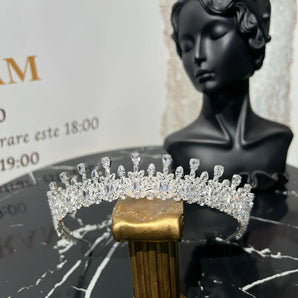 Diadema Dalia, zirconii cubice, placată aur alb, elemente Swarovski GLAMADEA