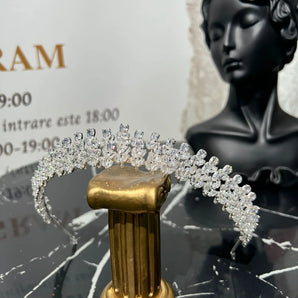 Diadema Dalinda, zirconii cubice, placată aur alb, elemente Swarovski GLAMADEA