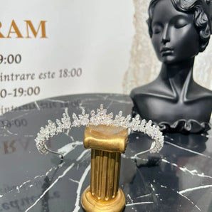 Diadema Dream, zirconii cubice, placată aur alb, elemente Swarovski GLAMADEA