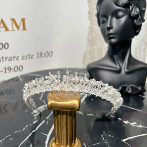 Diadema Elize, zirconii cubice, placată aur alb, elemente Swarovski, perle GLAMADEA