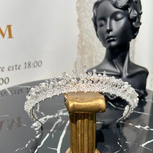 Diadema Elize, zirconii cubice, placată aur alb, elemente Swarovski, perle GLAMADEA