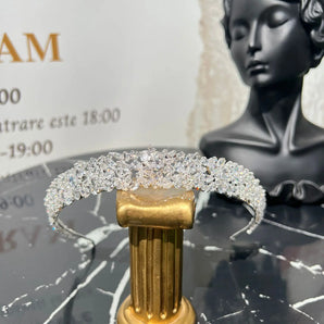 Diadema Ellie, zirconii cubice, placată aur alb, elemente Swarovski GLAMADEA