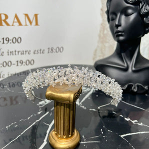 Diadema Pufo, zirconii cubice, placată aur alb, elemente Swarovski, perle GLAMADEA