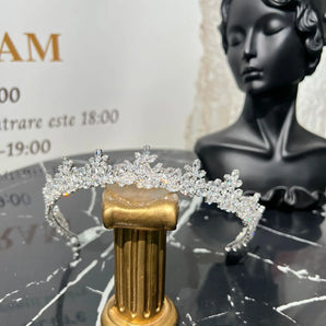 Diadema Victoria, zirconii cubice, placată aur alb, elemente Swarovski, perle GLAMADEA