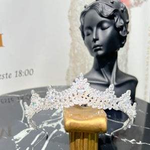 Diadema Woon, zirconii cubice, placată aur alb, elemente Swarovski GLAMADEA