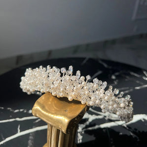 Diadema mireasă finuță tip tiara, Miriana, zirconii cubice, placată aur alb, perle - GLAMADEA