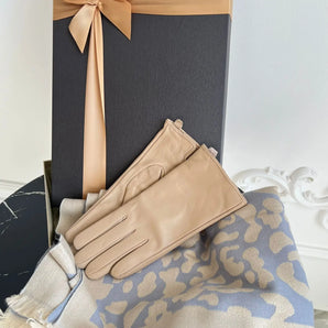 Set esarfa si manusi Gilody PREMIUM, cashmere PREMIUM, nude, manusi din piele 100% GLAMADEA